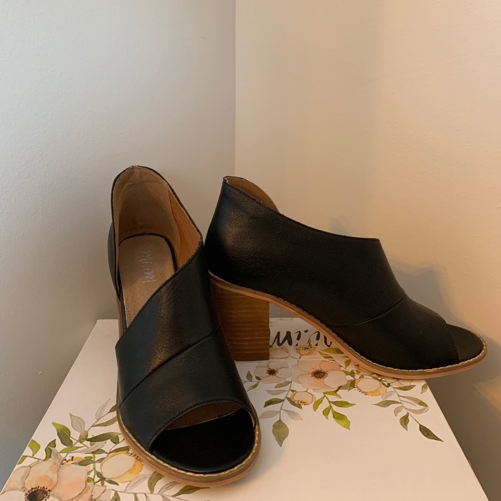 Black Open Toe Block Heels - image 3